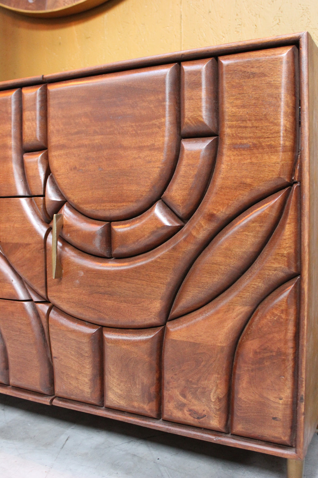 Kanpura Wooden 2 Door 3 Drawer Side Board